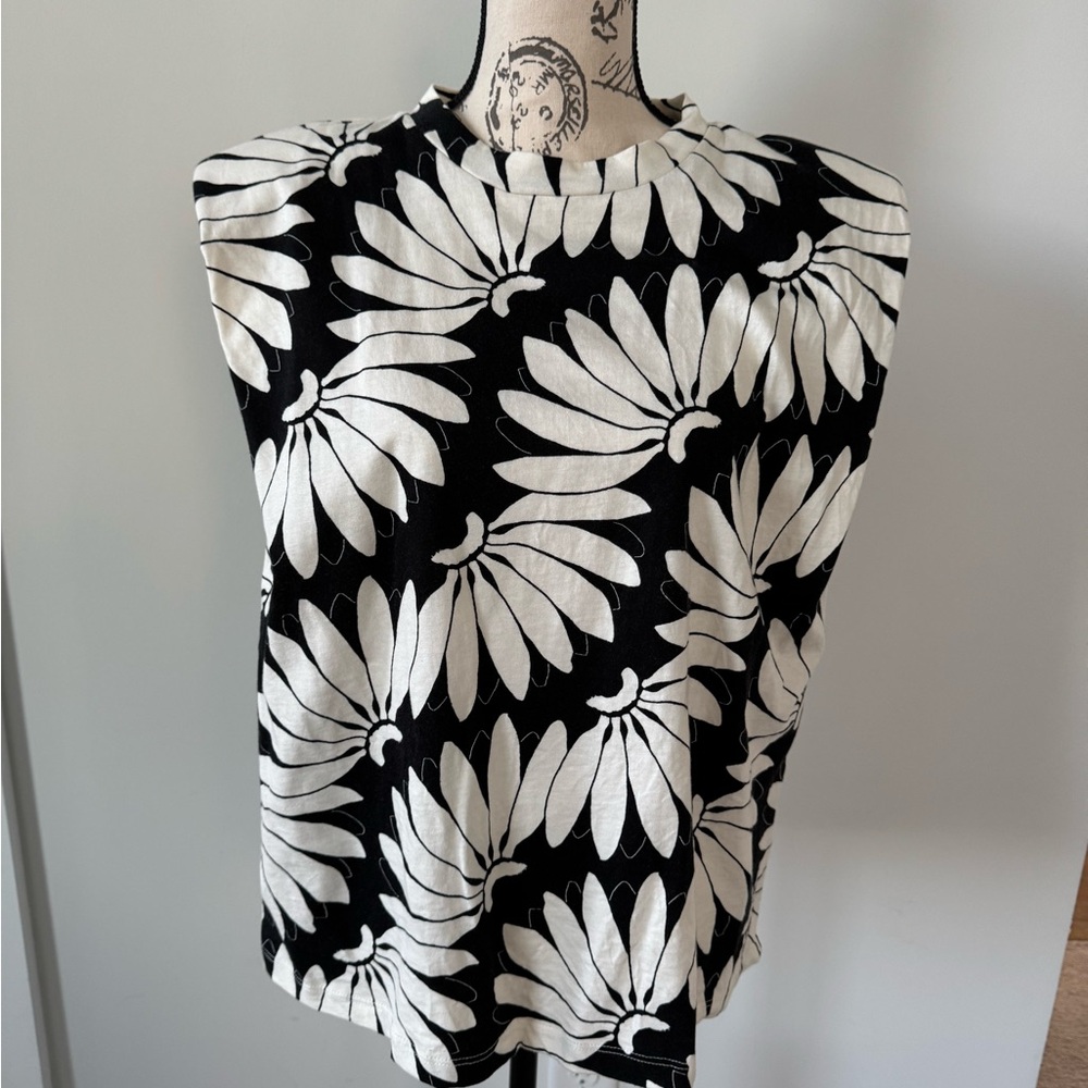 FARM Rio Black and White Floral Women's Top w/ shoulder pads Size M